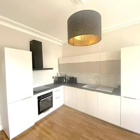 T3 De 73 M2 , Garage , Vue Montagnes Et Chateau Apartment *