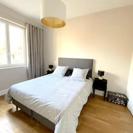 Apartment T3 De 73 M2 , Garage , Vue Montagnes Et Chateau
