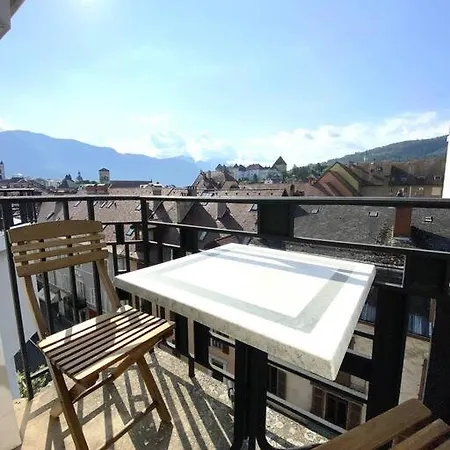 Apartment T3 De 73 M2 , Garage , Vue Montagnes Et Chateau *