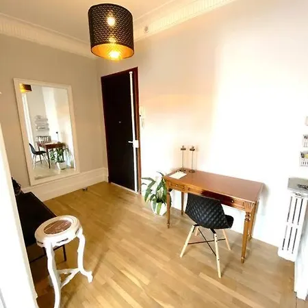 Apartment T3 De 73 M2 , Garage , Vue Montagnes Et Chateau Annecy